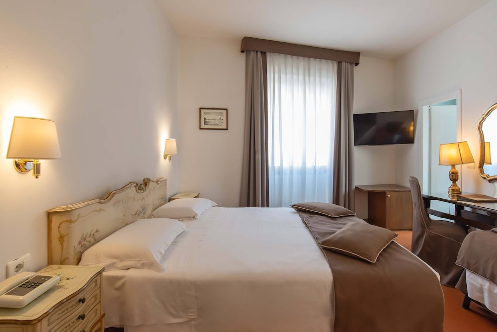Hotel Machiavelli Palace — Hotel rooms in Florence, Tuscany