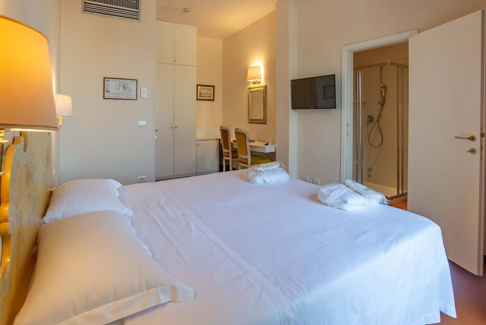 Hotel Machiavelli Palace — Hotel rooms in Florence, Tuscany