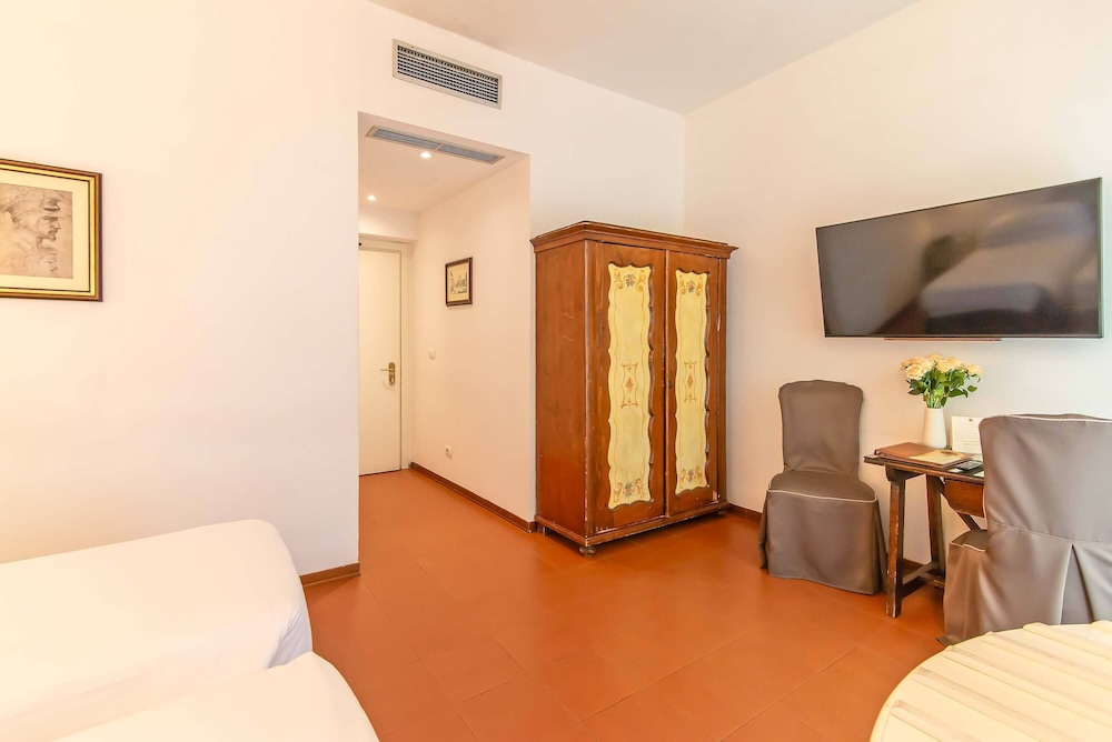Hotel Machiavelli Palace — Hotel rooms in Florence, Tuscany