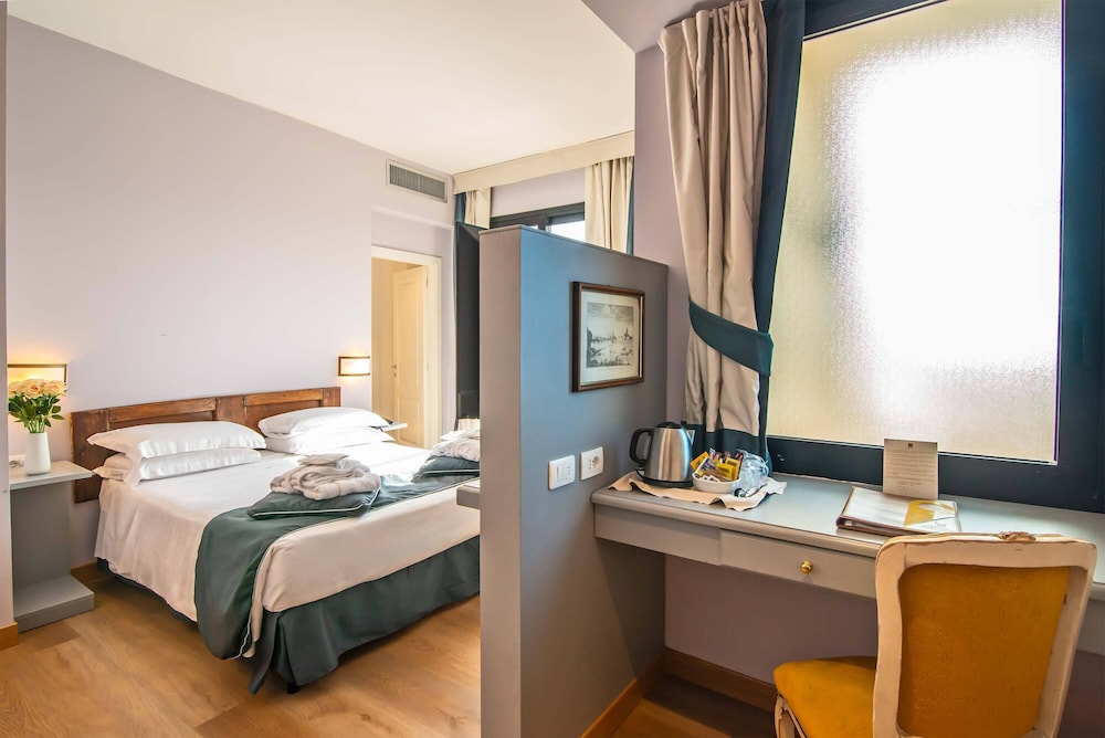 Hotel Machiavelli Palace — Hotel rooms in Florence, Tuscany