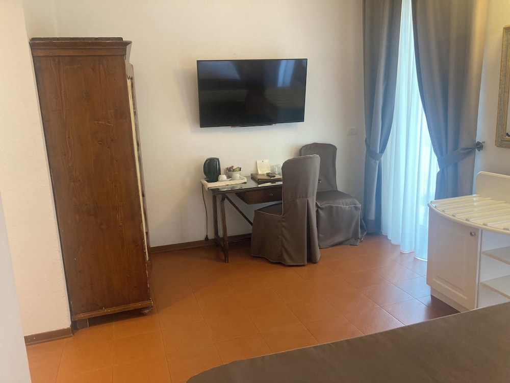 Hotel Machiavelli Palace — Hotel rooms in Florence, Tuscany