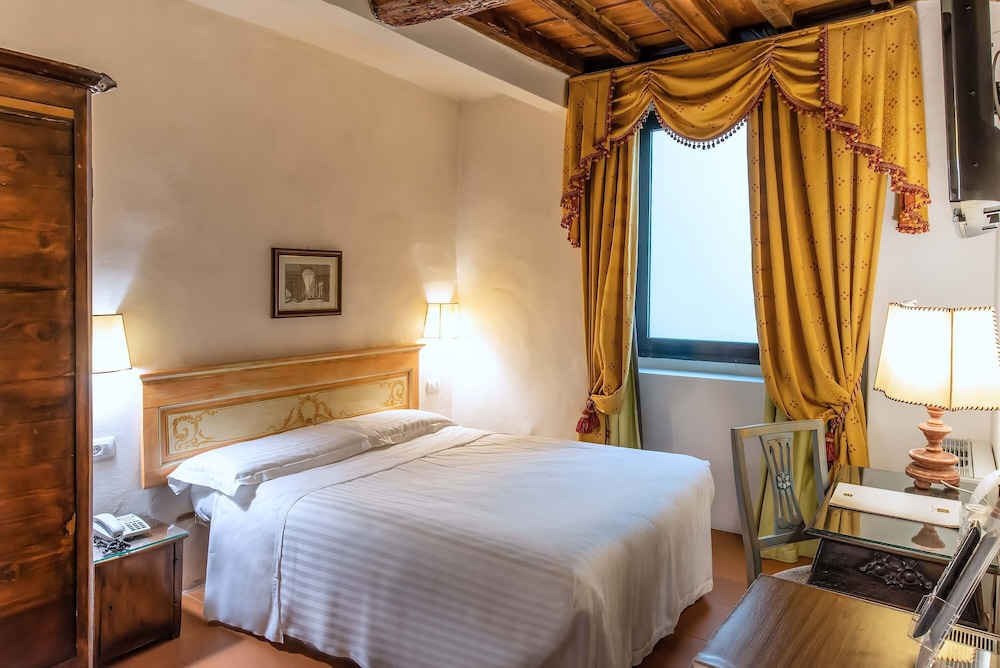 Hotel Machiavelli Palace — Hotel rooms in Florence, Tuscany