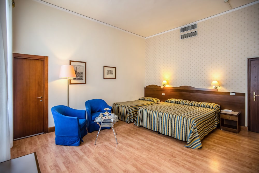 Hotel Martelli — Hotel rooms in Florence, Tuscany