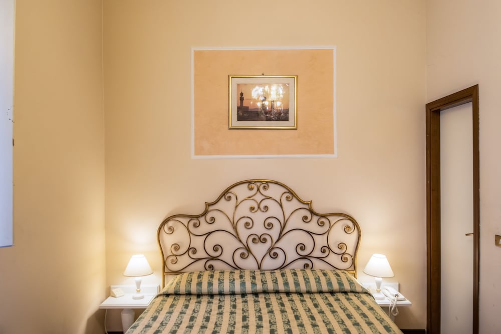 Hotel Martelli — Hotel rooms in Florence, Tuscany
