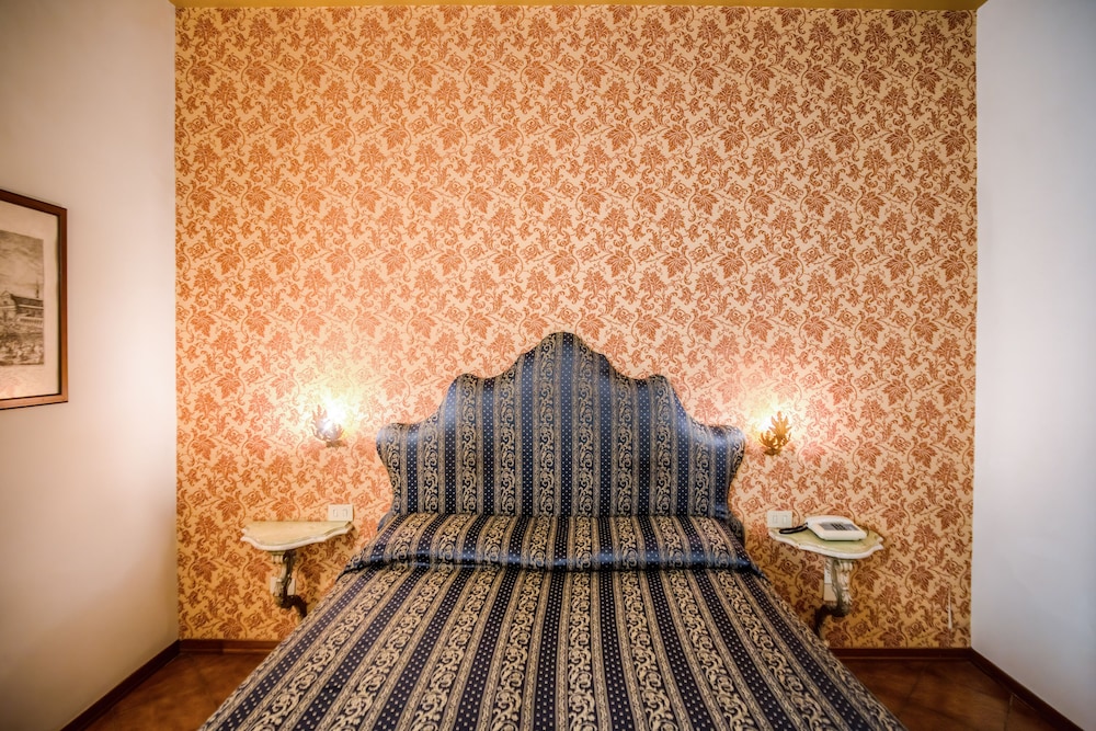 Hotel Martelli — Hotel rooms in Florence, Tuscany