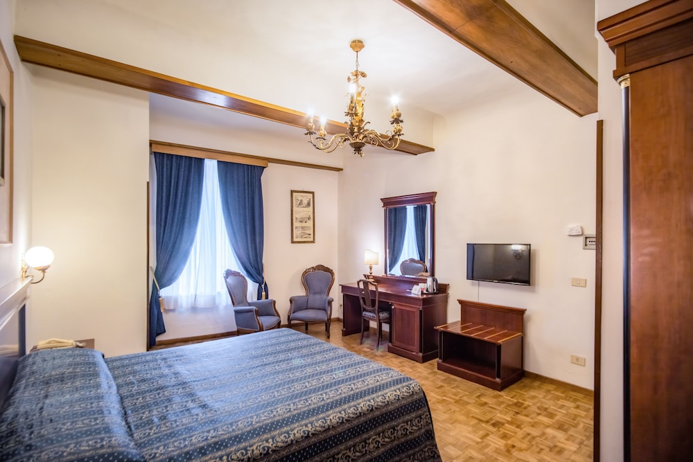 Hotel Martelli — Hotel rooms in Florence, Tuscany