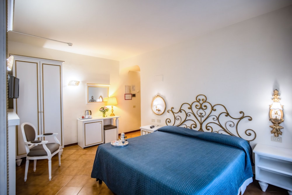 Hotel Martelli — Hotel rooms in Florence, Tuscany