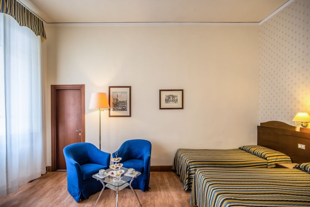 Hotel Martelli — Hotel rooms in Florence, Tuscany
