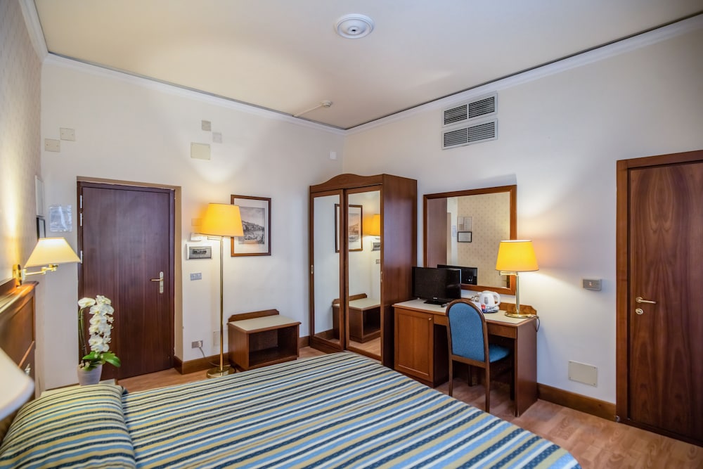 Hotel Martelli — Hotel rooms in Florence, Tuscany