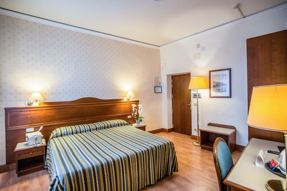 Hotel Martelli — Hotel rooms in Florence, Tuscany