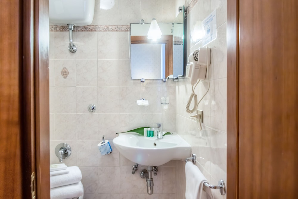 Hotel Martelli — Hotel rooms in Florence, Tuscany