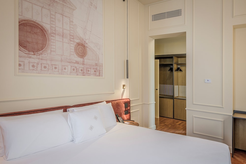 Palazzo Montebello — Hotel rooms in Florence, Tuscany
