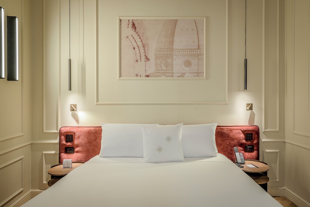 Palazzo Montebello — Hotel rooms in Florence, Tuscany