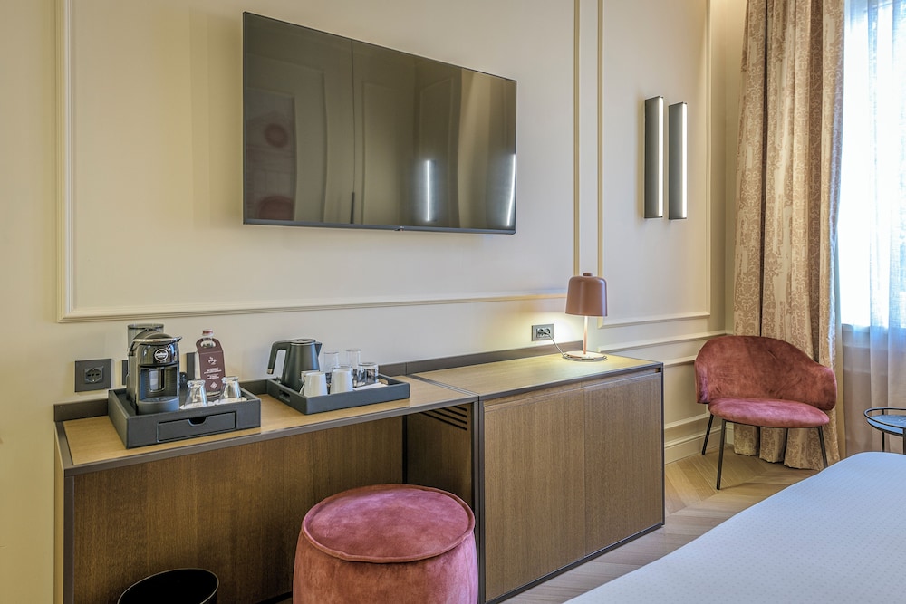 Palazzo Montebello — Hotel rooms in Florence, Tuscany