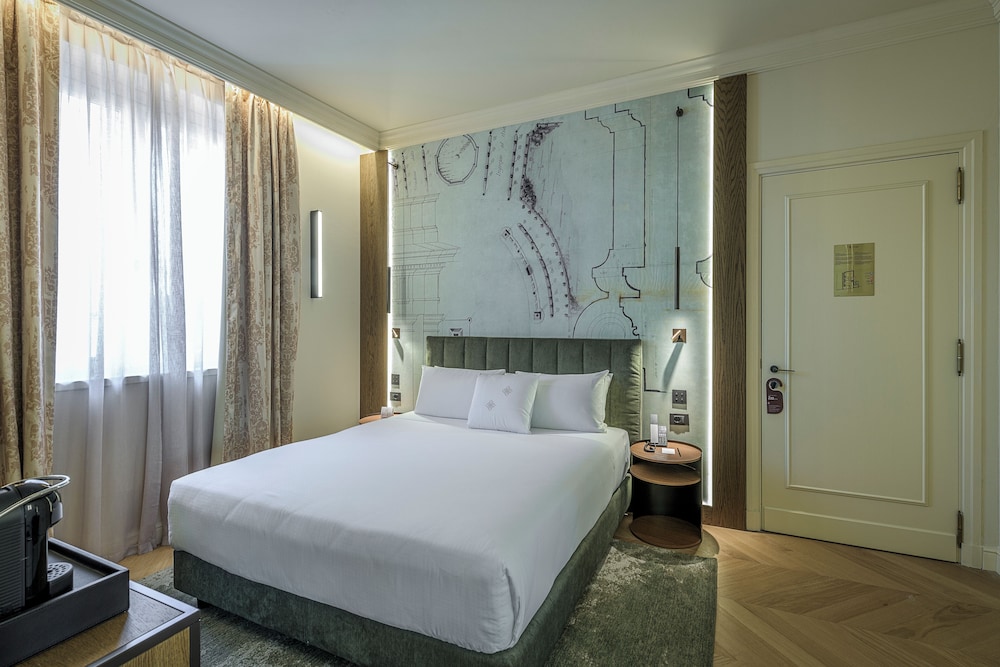 Palazzo Montebello — Hotel rooms in Florence, Tuscany