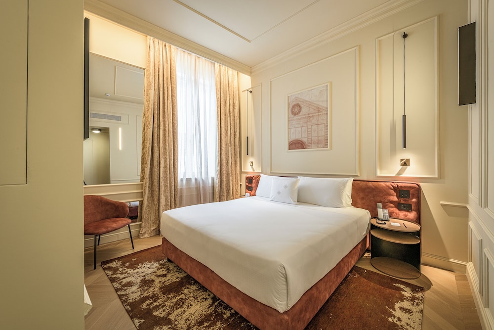 Palazzo Montebello — Hotel rooms in Florence, Tuscany