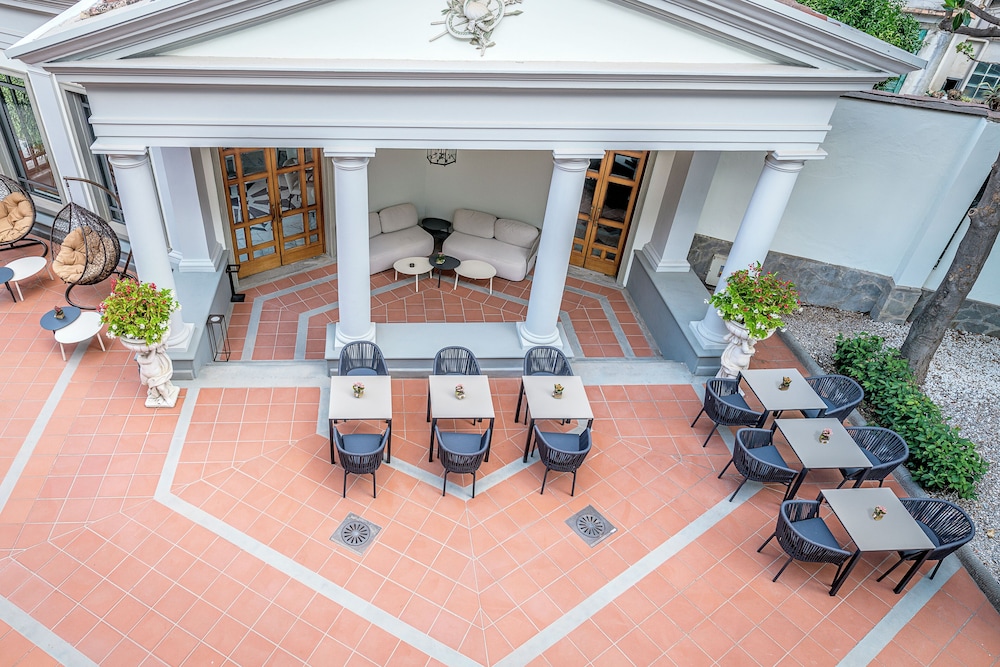 Palazzo Montebello — Restaurant & bars in Florence, Tuscany