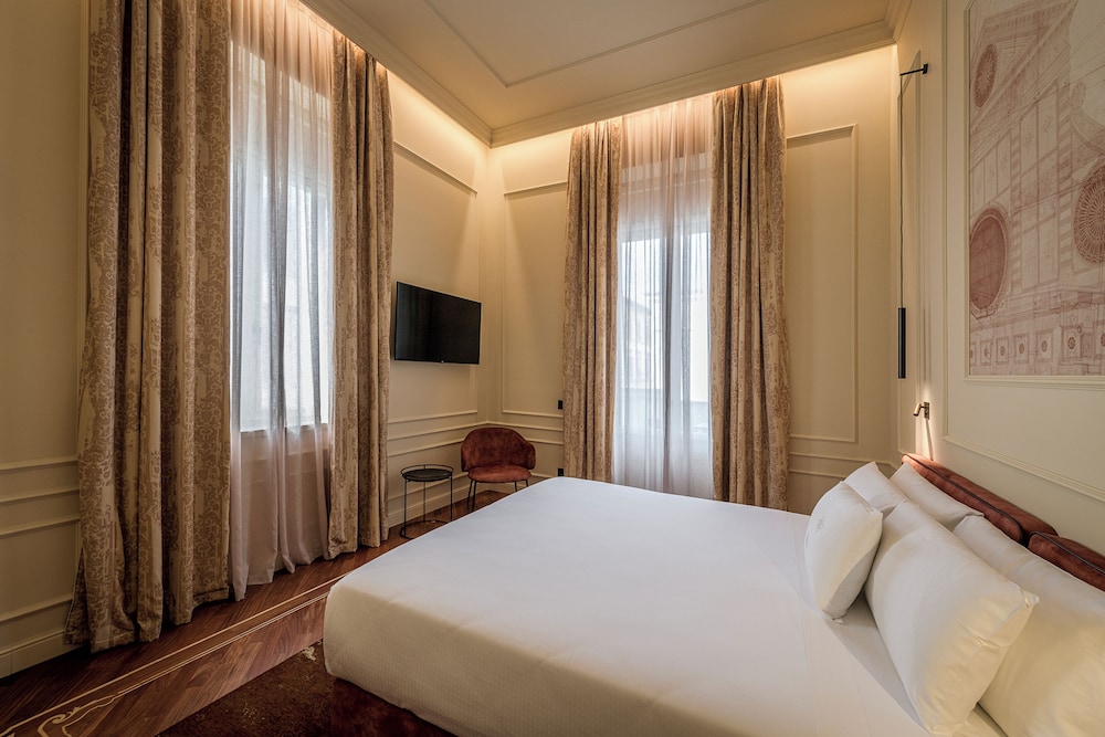 Palazzo Montebello — Hotel rooms in Florence, Tuscany