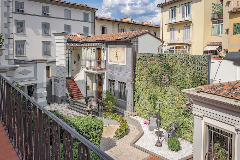 Palazzo Montebello — Hotel building in Florence, Tuscany