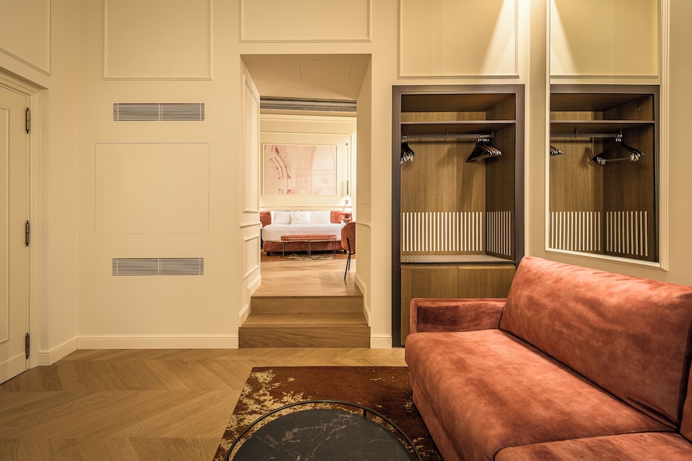 Palazzo Montebello — Hotel rooms in Florence, Tuscany