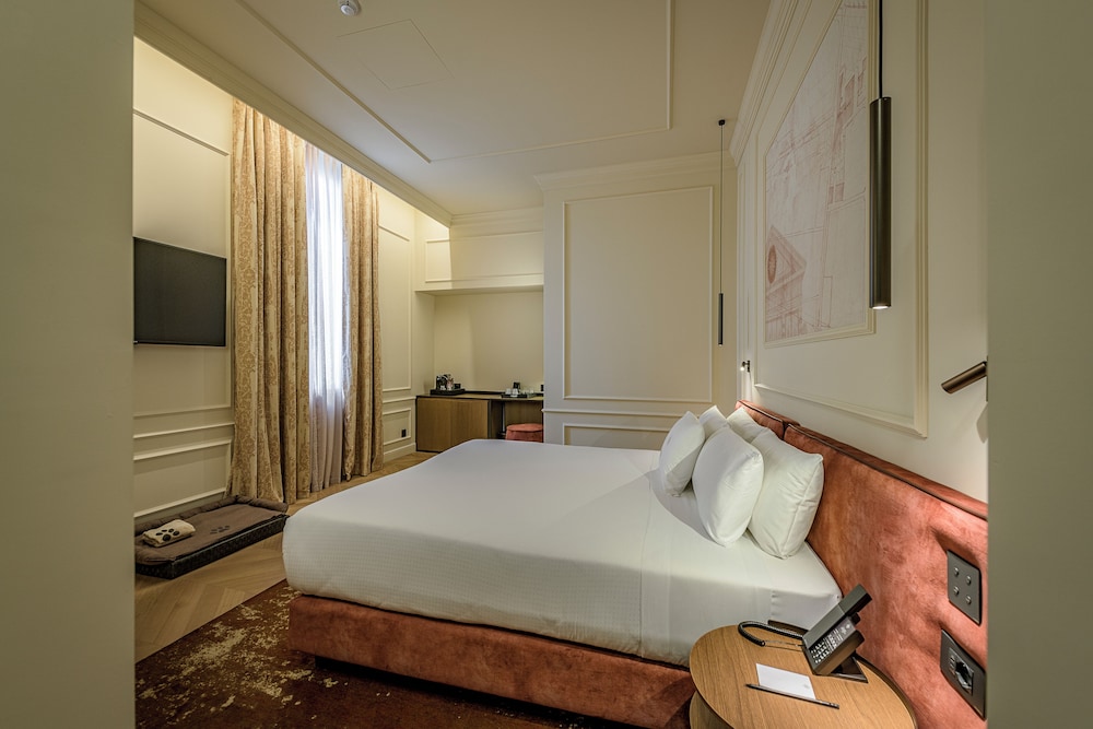 Palazzo Montebello — Hotel rooms in Florence, Tuscany