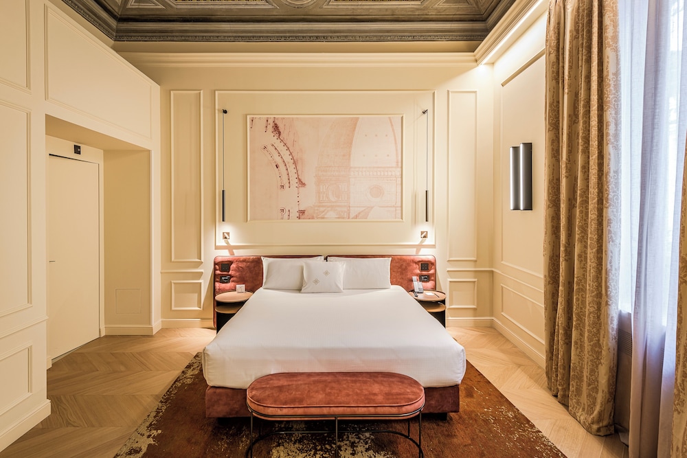 Palazzo Montebello — Hotel rooms in Florence, Tuscany