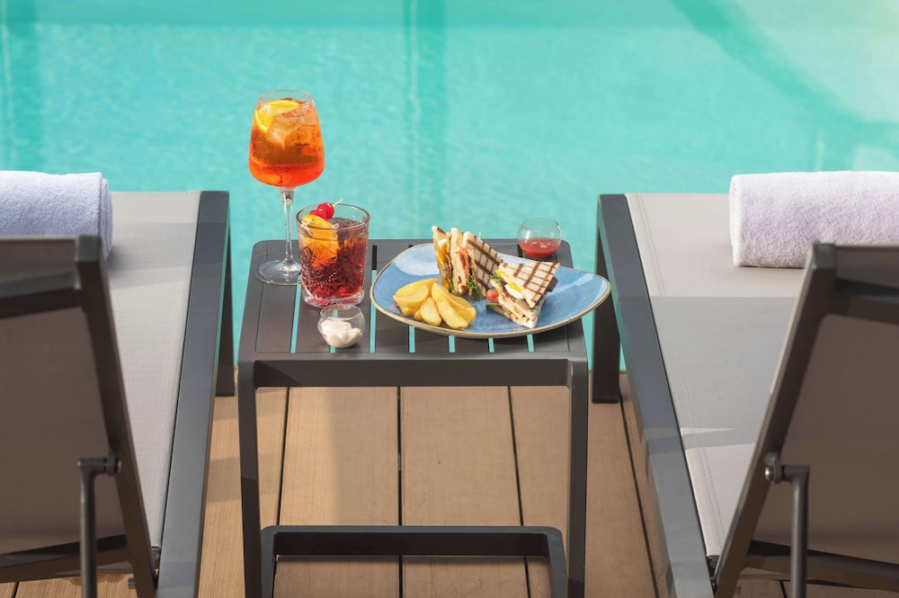 NH Firenze — Swimming pool in Florence, Tuscany