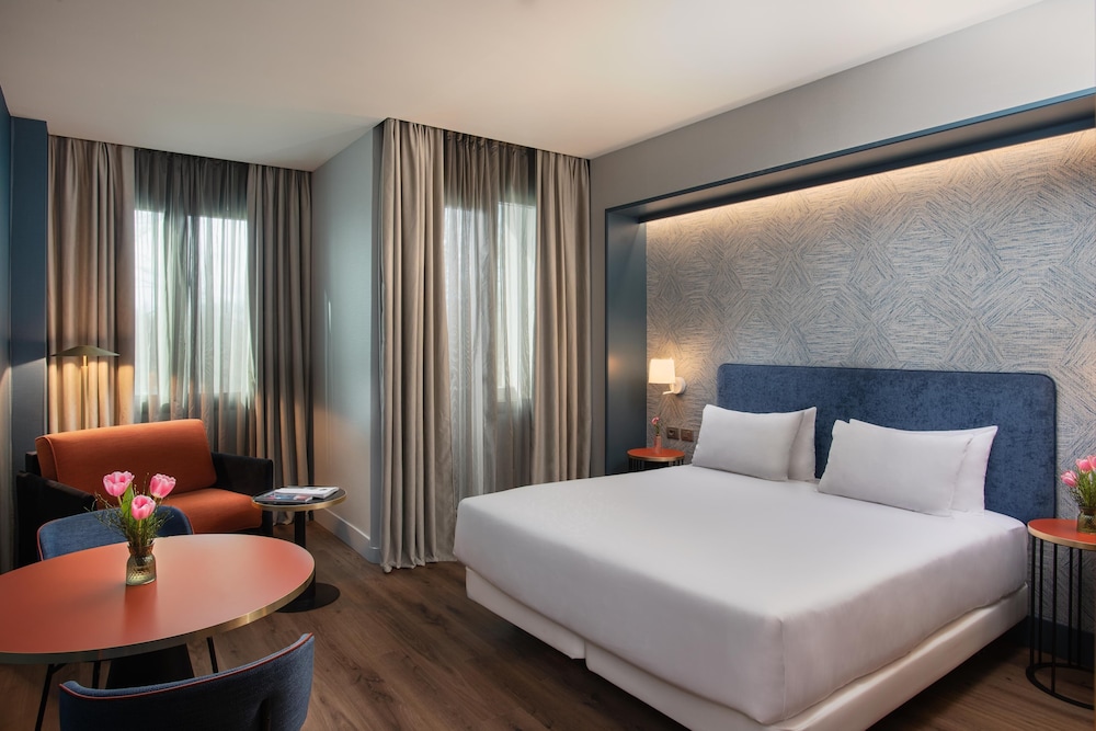 NH Firenze — Hotel rooms in Florence, Tuscany