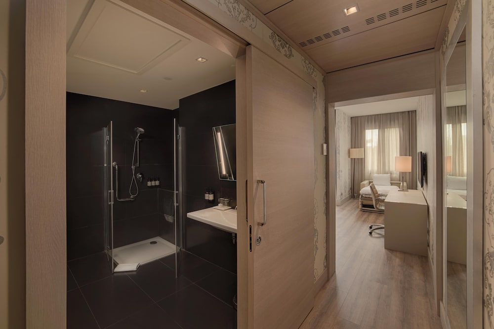 NH Firenze — Hotel rooms in Florence, Tuscany