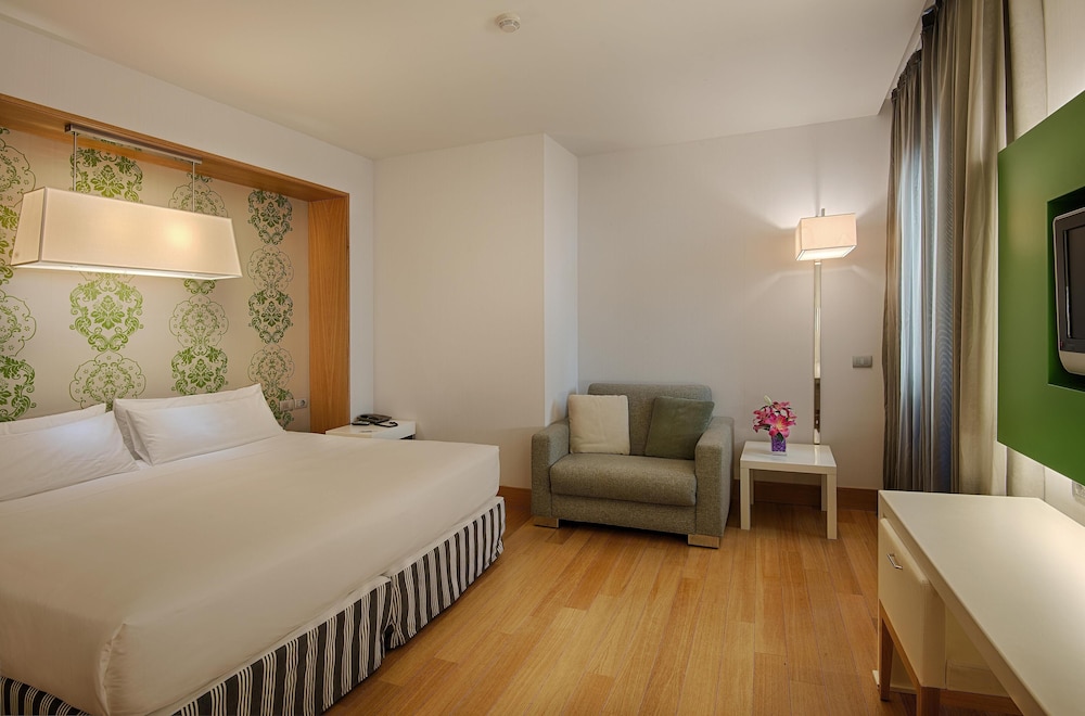 NH Firenze — Hotel rooms in Florence, Tuscany