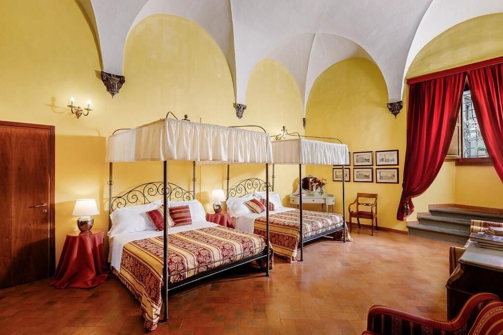 Hotel Palazzo dal Borgo — Hotel rooms in Florence, Tuscany