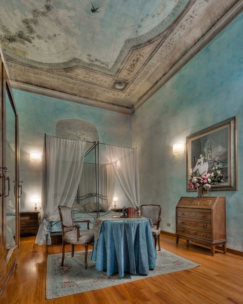 Hotel Palazzo dal Borgo — Hotel rooms in Florence, Tuscany