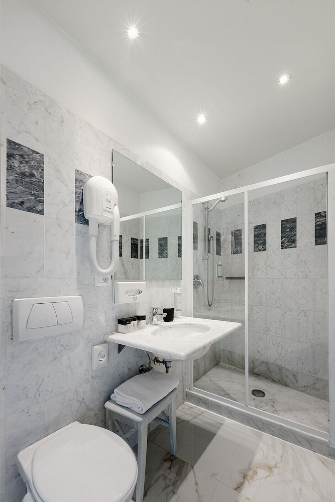 Hotel Palazzo dal Borgo — Hotel rooms in Florence, Tuscany