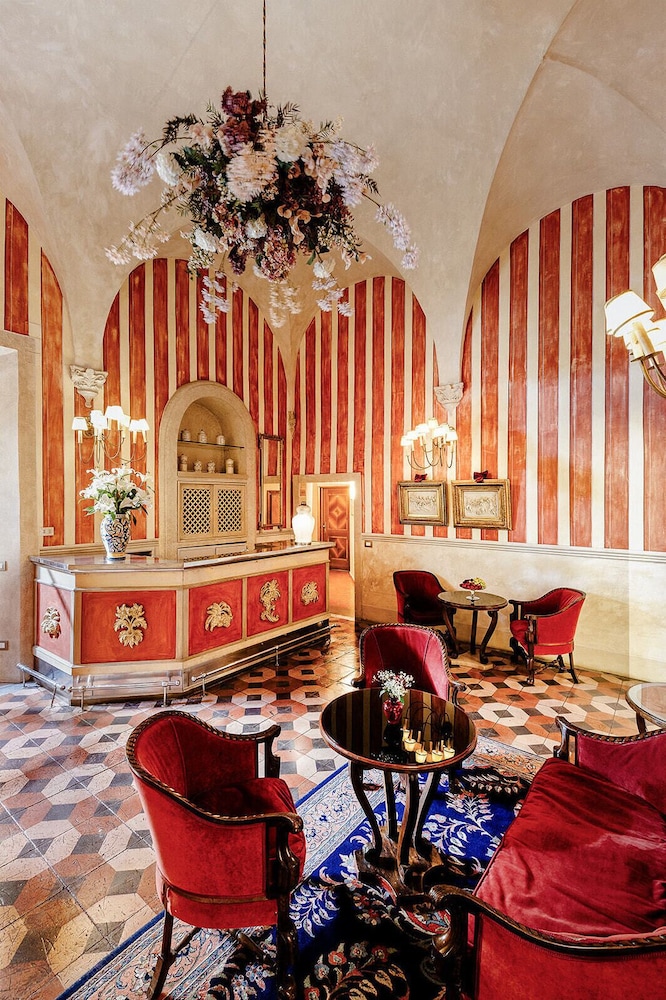 Hotel Palazzo dal Borgo — Restaurant & bars in Florence, Tuscany