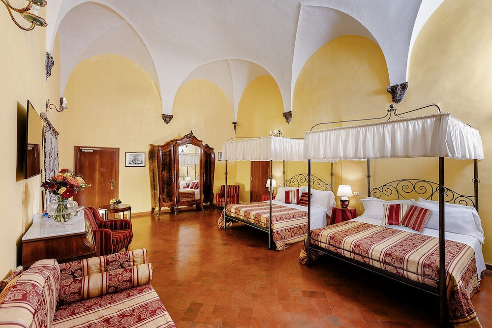 Hotel Palazzo dal Borgo — Hotel rooms in Florence, Tuscany