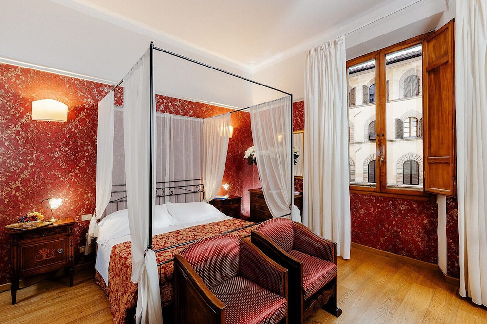 Hotel Palazzo dal Borgo — Hotel rooms in Florence, Tuscany