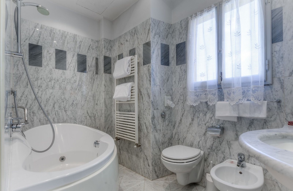 Hotel Palazzo dal Borgo — Hotel rooms in Florence, Tuscany