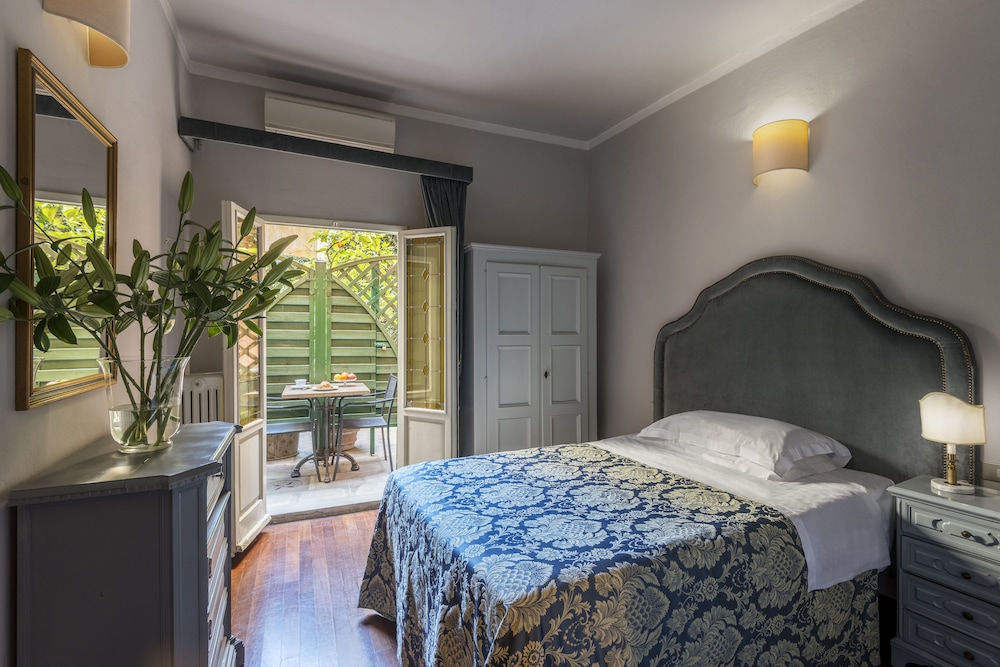 Hotel Palazzo dal Borgo — Hotel rooms in Florence, Tuscany