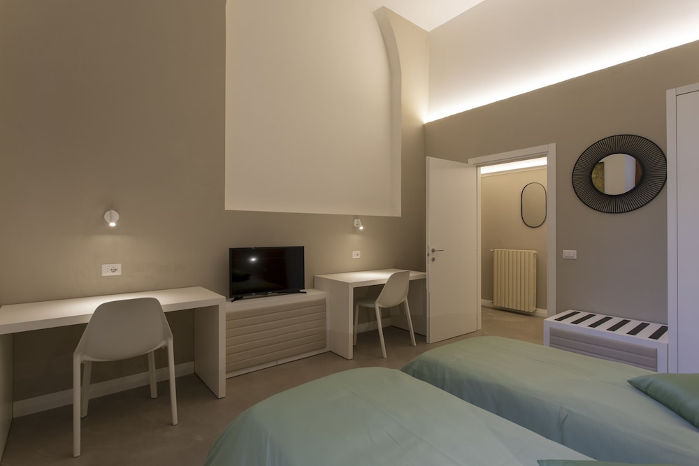 Palazzo dei Ciompi Suites — Hotel rooms in Florence, Tuscany