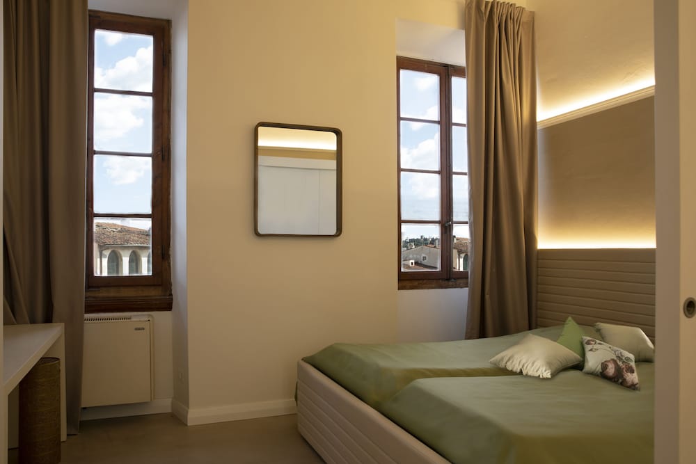 Palazzo dei Ciompi Suites — Hotel rooms in Florence, Tuscany