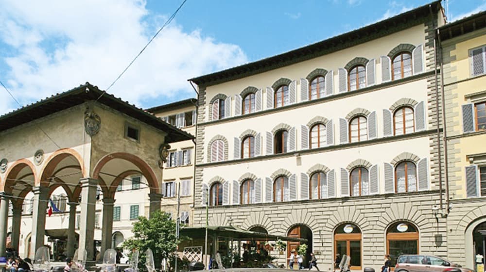 Palazzo dei Ciompi Suites — Hotel building in Florence, Tuscany