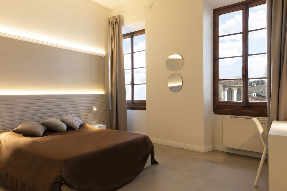 Palazzo dei Ciompi Suites — Hotel rooms in Florence, Tuscany
