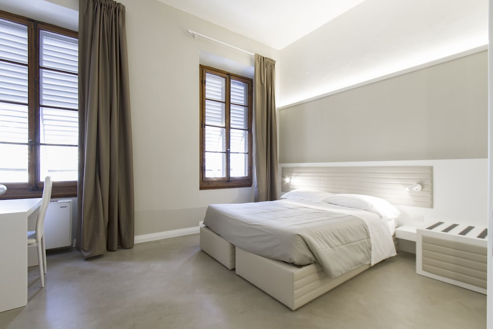 Palazzo dei Ciompi Suites — Hotel rooms in Florence, Tuscany