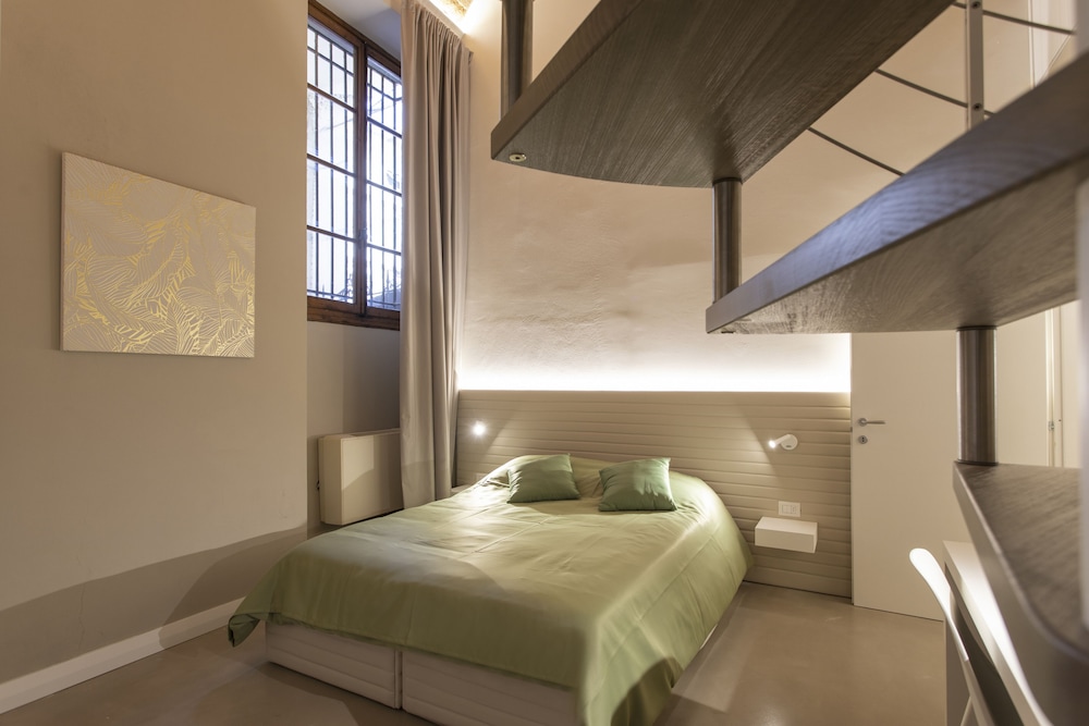Palazzo dei Ciompi Suites — Hotel rooms in Florence, Tuscany