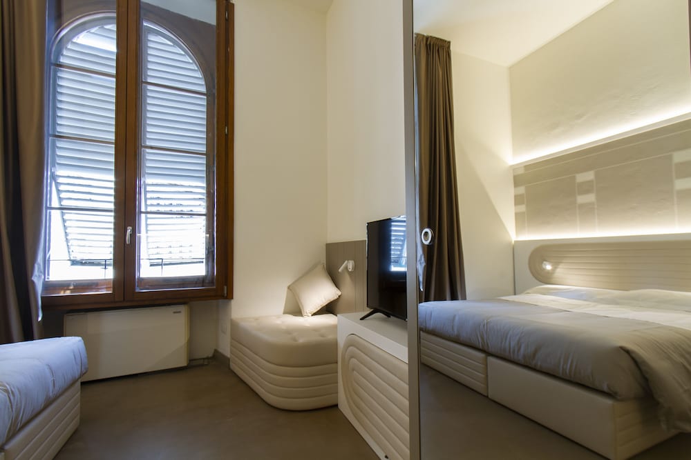 Palazzo dei Ciompi Suites — Hotel rooms in Florence, Tuscany