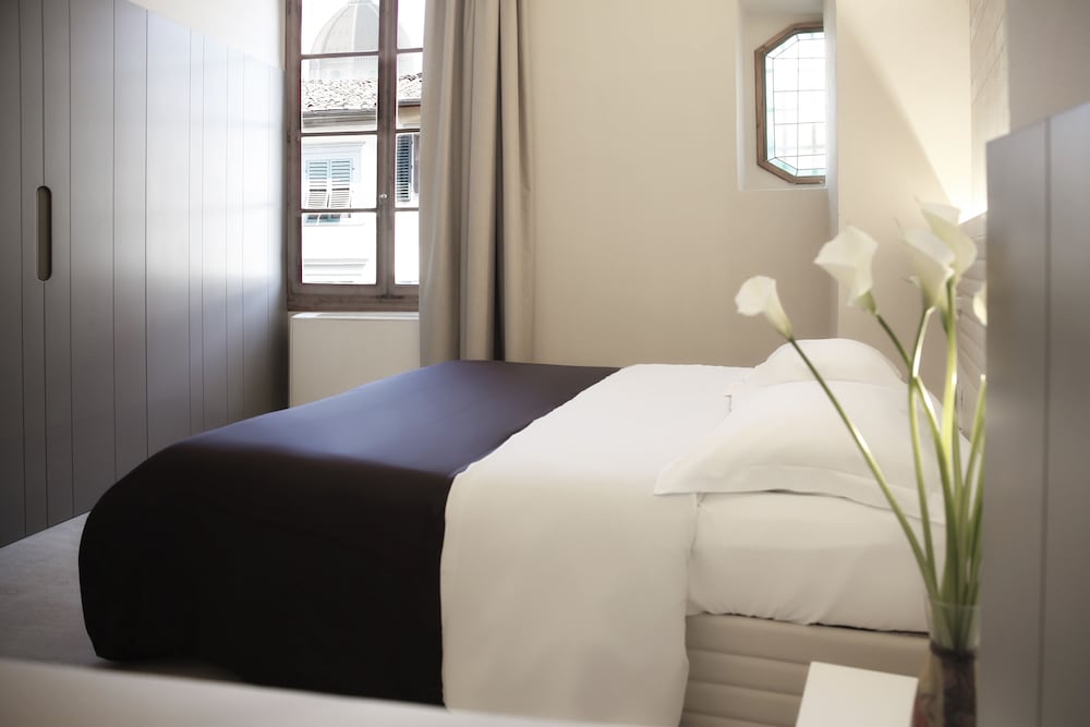 Palazzo dei Ciompi Suites — Hotel rooms in Florence, Tuscany