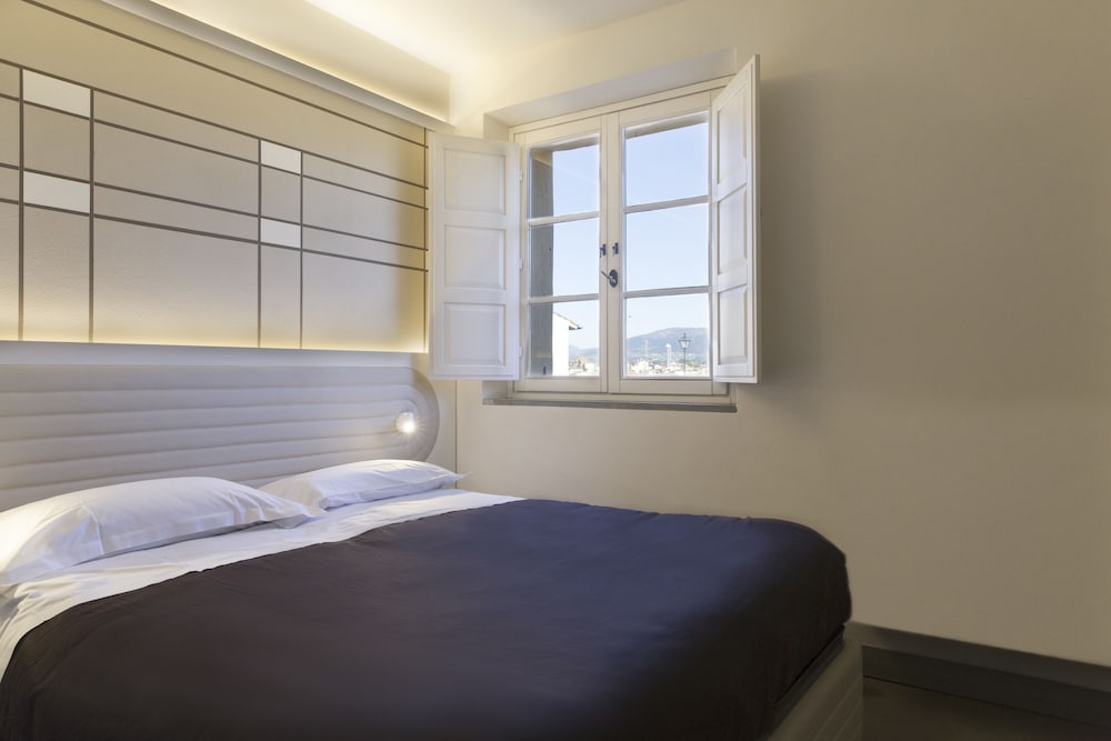 Palazzo dei Ciompi Suites — Hotel rooms in Florence, Tuscany