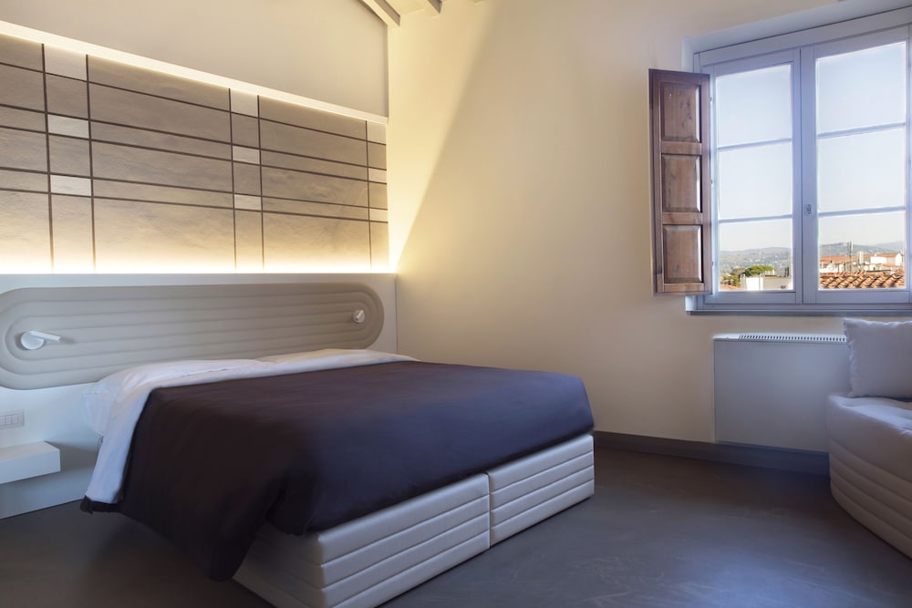 Palazzo dei Ciompi Suites — Hotel rooms in Florence, Tuscany