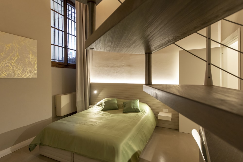 Palazzo dei Ciompi Suites — Hotel rooms in Florence, Tuscany