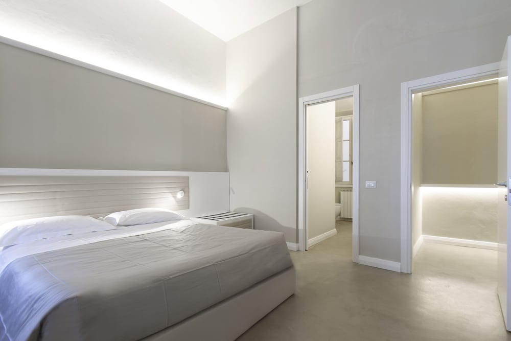 Palazzo dei Ciompi Suites — Hotel rooms in Florence, Tuscany